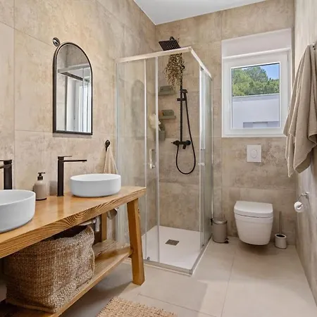 New! Porto Flanona Heritage Apt! * פלומין